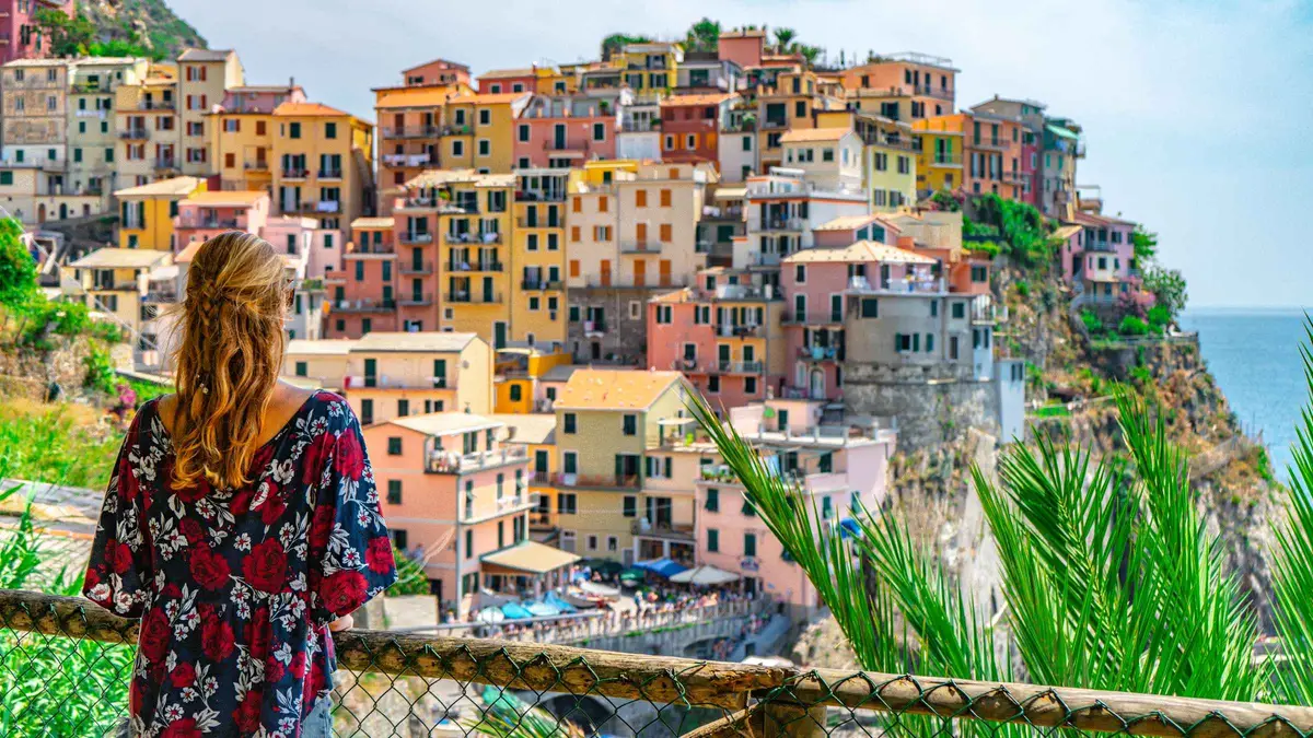 Guide leading travelers through Vernazza on a Cinque Terre and Pisa day trip from Florence