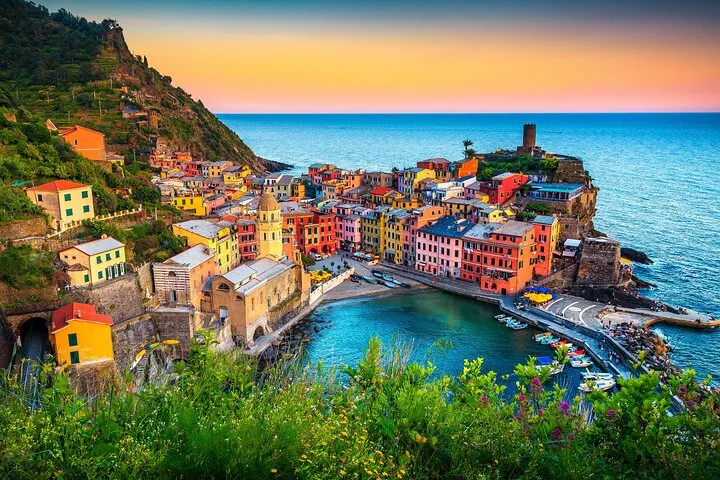 Small group minivan tour visiting Cinque Terre villages and Pisa from Florence